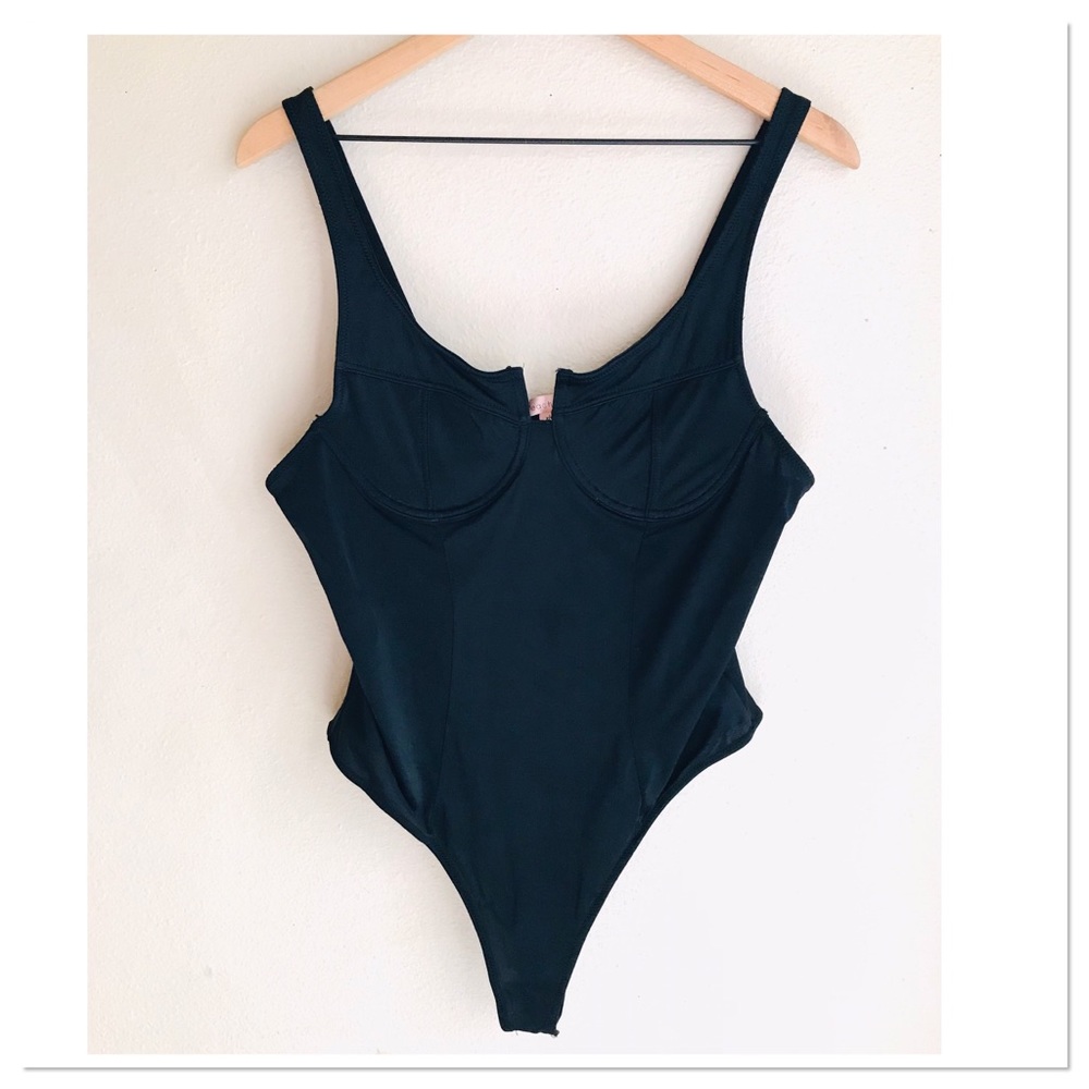 Peach Puff Molded Underwire Cup Bodysuit Top Sleeveless Black Size XL